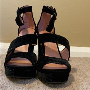 Chinese Laundry Riddle Heel